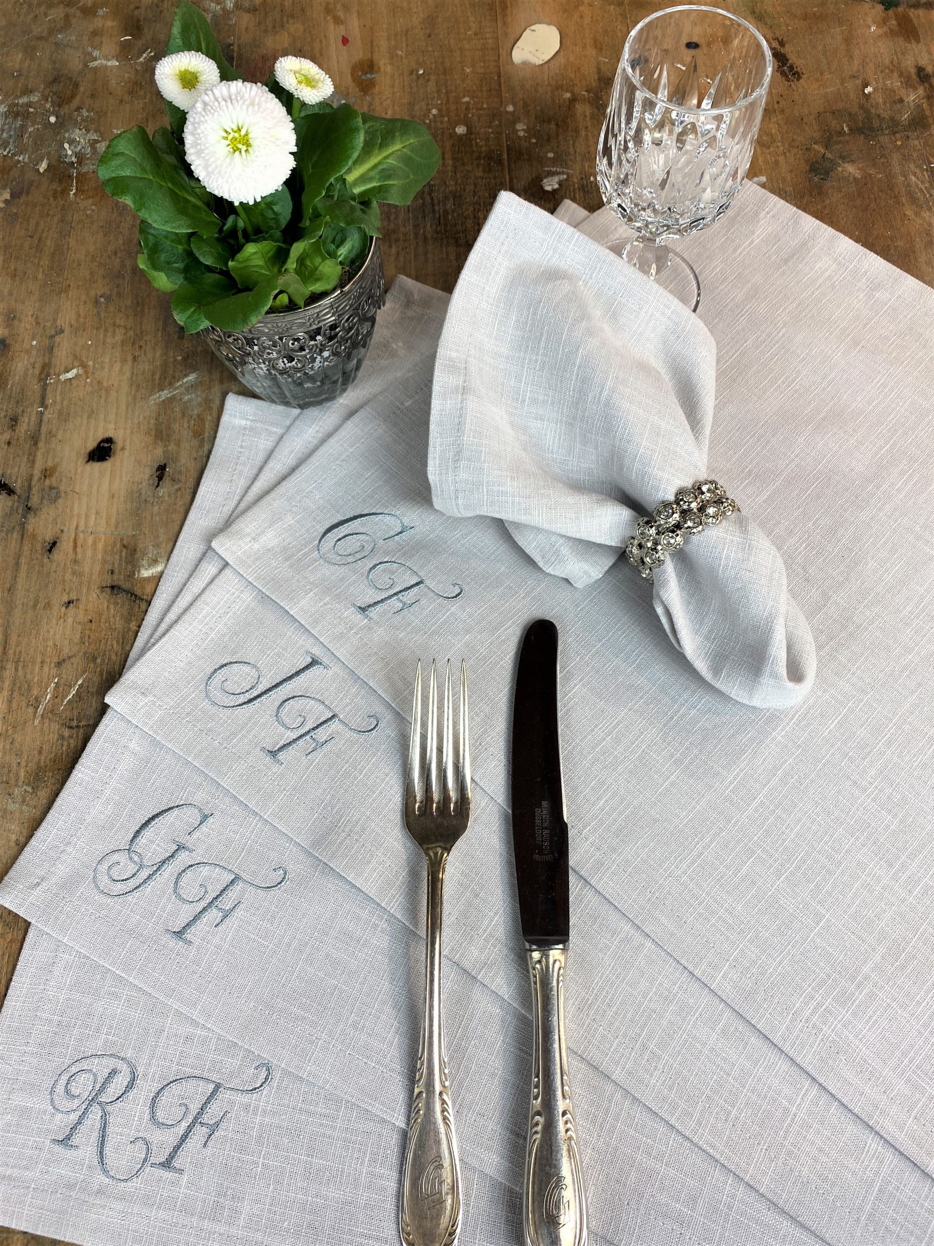 Tischset Platzset mit Monogramm hellgrau