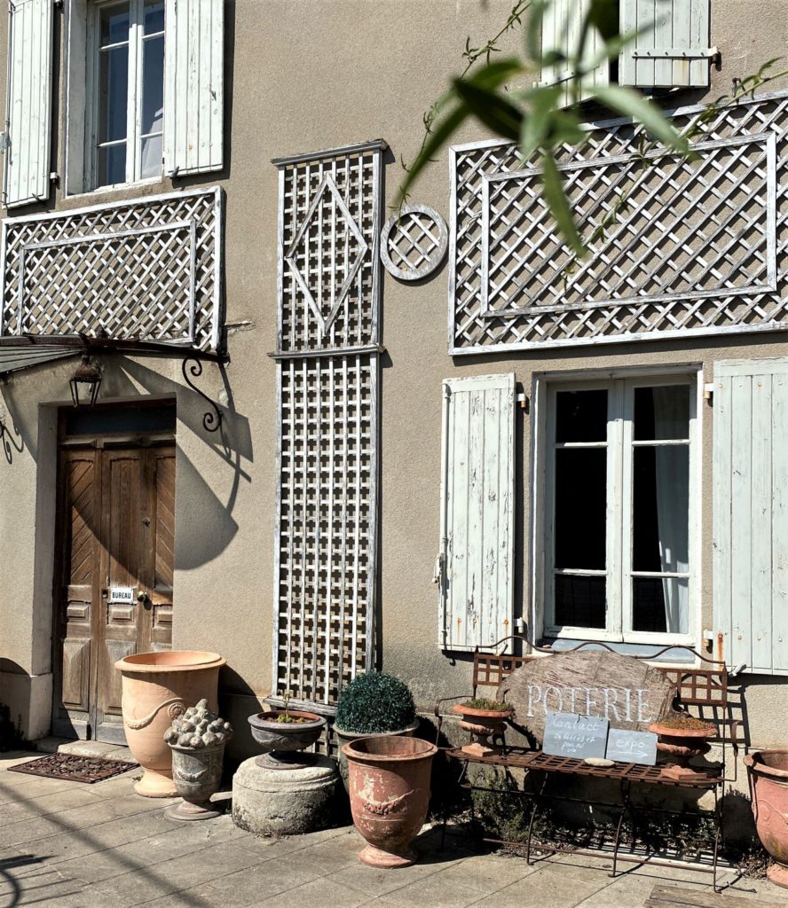 Fasade von Ampholia Anduze Töpferei