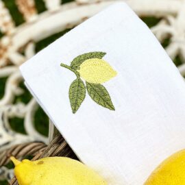 Servietten Zitrone aus weißem Leinen mit gesticktem Zitronenmotiv, handgefertigt im Atelier Luhabru