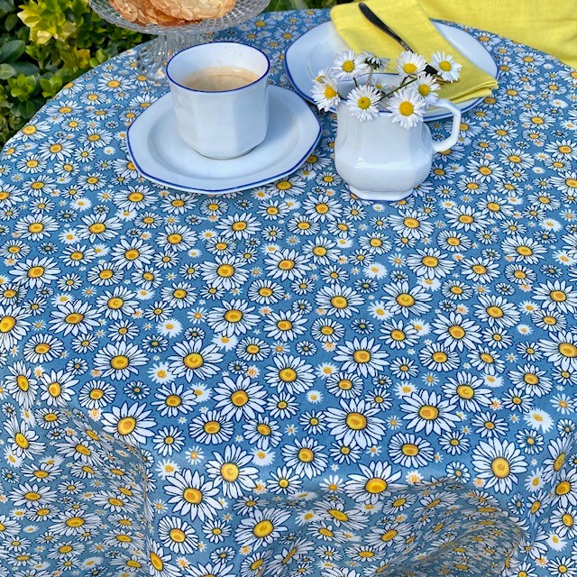 Tischdecke abwischbare Baumwolle mit Gänseblümchen auf blau
