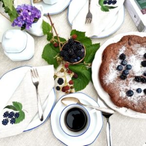 Leinenservietten mit Stickerei Brombeeren