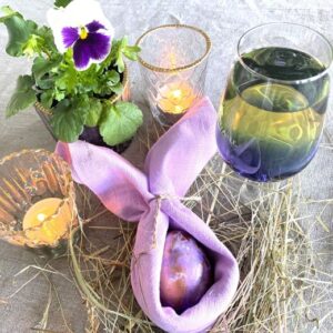 Leinenserviette gefaltet Osterdeko