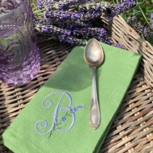 Serviette Leinen grün mit Stickerei Monogram