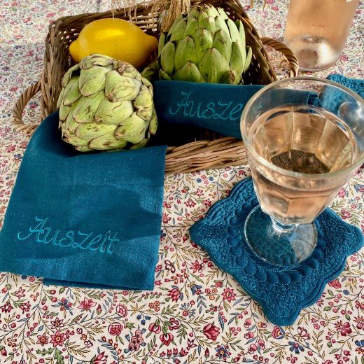 französische lebensart: leinenserviette tuerkis auszeit