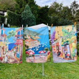 Französische Geschirrtücher Côte d'Azur von Atelier Luhabru, drei bedruckte Baumwolltücher mit Aquarellmotiven der Mittelmeerküste
