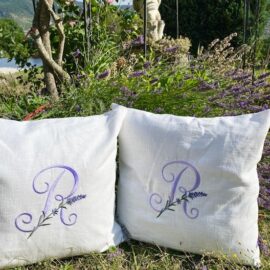 Kissenbezug mit Monogramm Lavendel