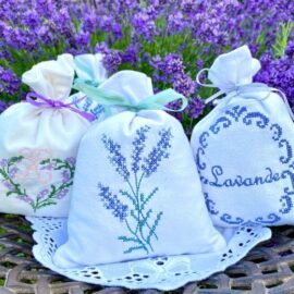 Lavendelsäckchen Kreuzstich mit Lavendelblüten aus der Provence