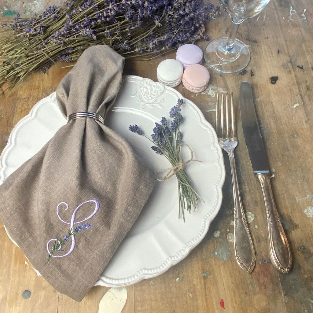 stoffserviette leinen mit lavendel monogramm