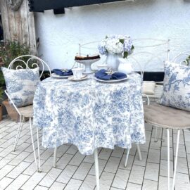 Abwaschbare Tischdecke Toile de Jouy Französischer Landhausstil handgefertigt im Atelier Luhabru